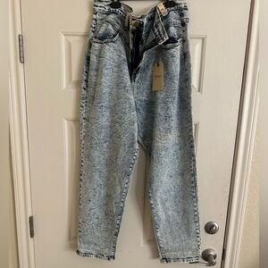 Vibrant High rise Vintage style straight leg jeans(NWOT)